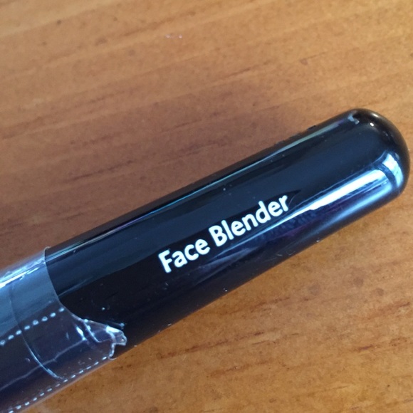 Bobbi Brown Powder Duo & Face Brush - Picture 11 of 12